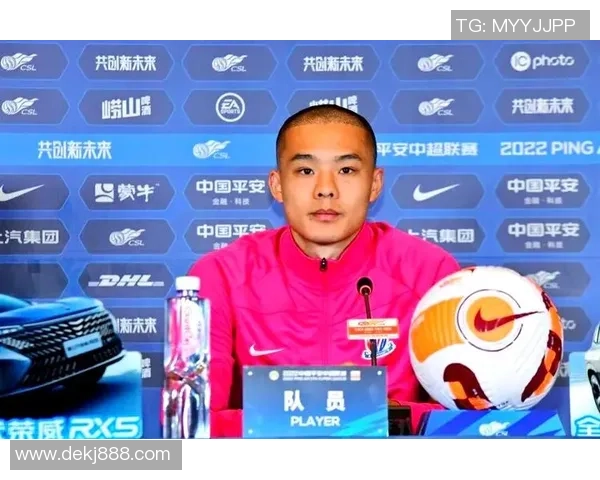 2014年足球冬季转会市场回顾与分析各大俱乐部引援策略及影响